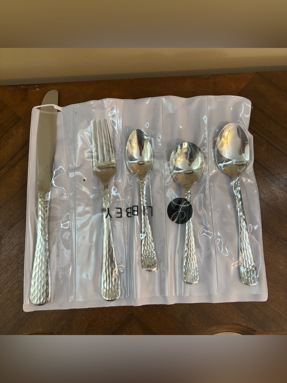 Libbey Aspire 5-Piece 18/10 Stainless Flatware Set Hammered Silver